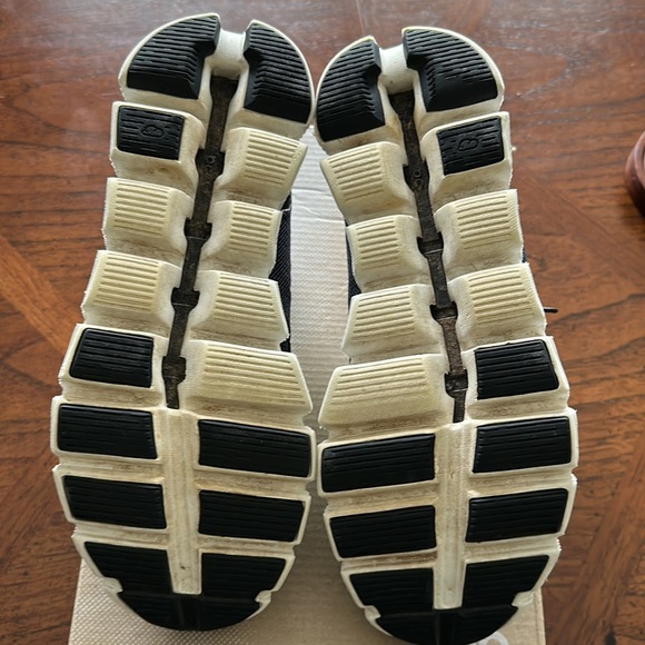 On running Cloud 5 black/white size 8 - Picture 5 of 7